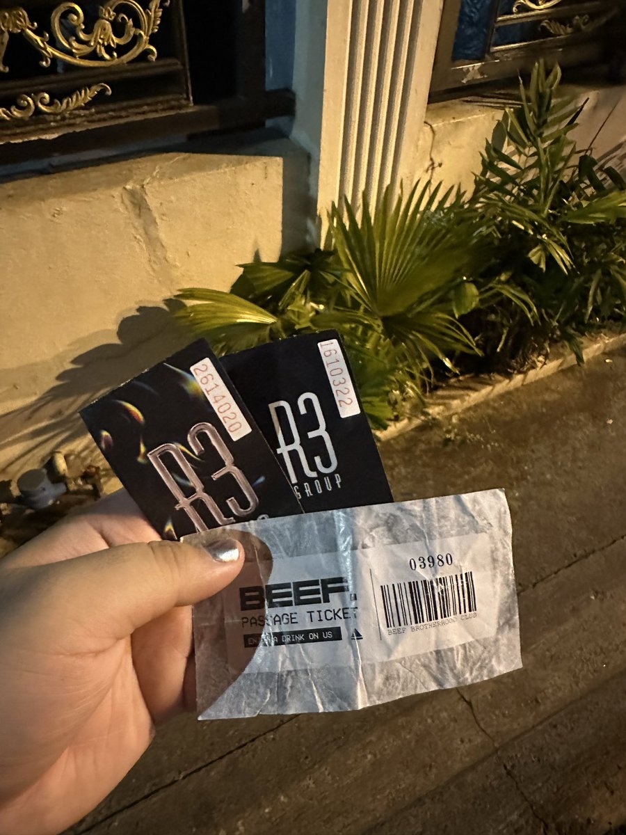 GabGPineda's tweet photo. a stranger gave me this hmm 😯😯 https://t.co/YVvECyeP0d
