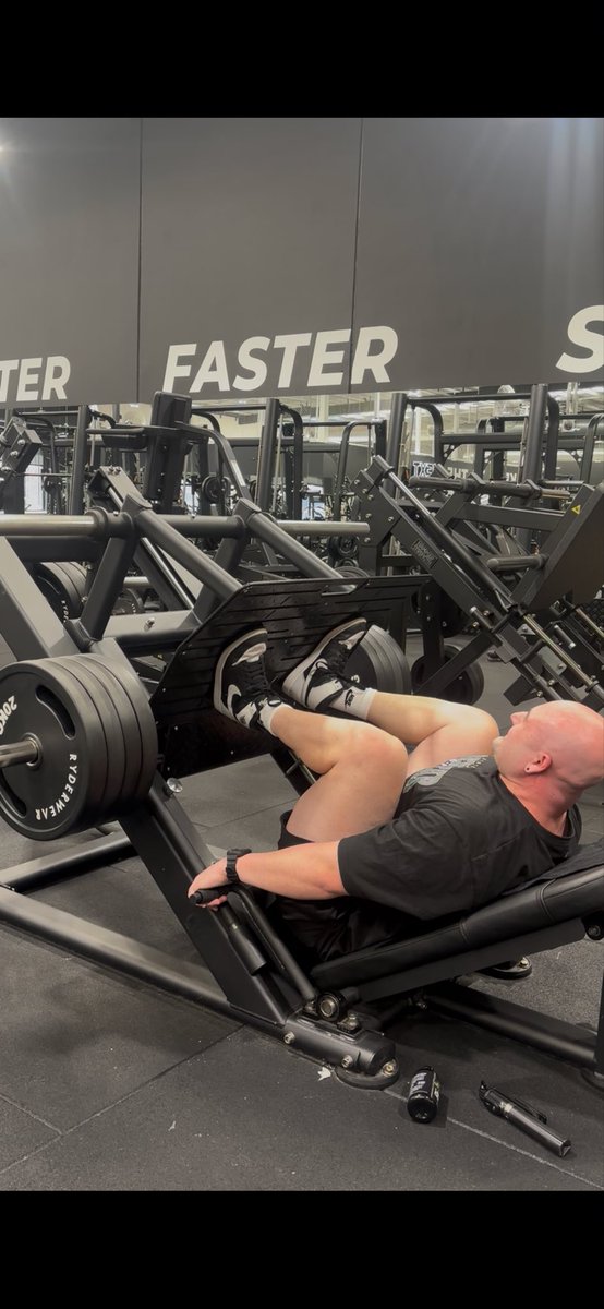 phayzer's tweet photo. nothing more brutal than training legs. https://t.co/6jr3vC3VL2