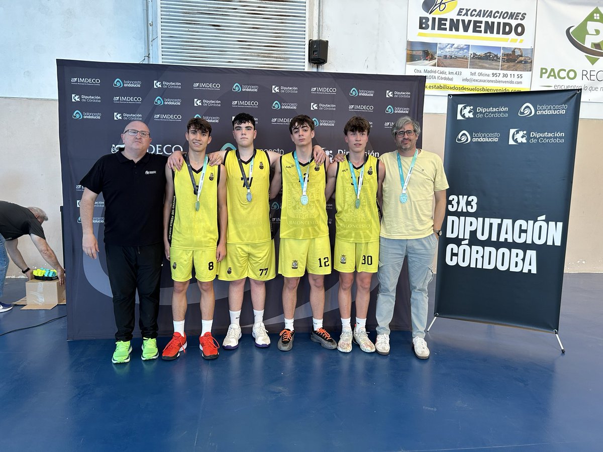FAB_Cordoba's tweet photo. Final U17 Masculino:
El Coto Azul se impone al Colegio Virgen del Carmen.
Tenemos CAMPEÓN  y SUBCAMPEON U17
Ambos equipos logran la clasificación para el CADEBA 3x3 de Andalucía.
¡Enhorabuena a todos! 👏
@dipucordoba https://t.co/rmlcI5FbMi