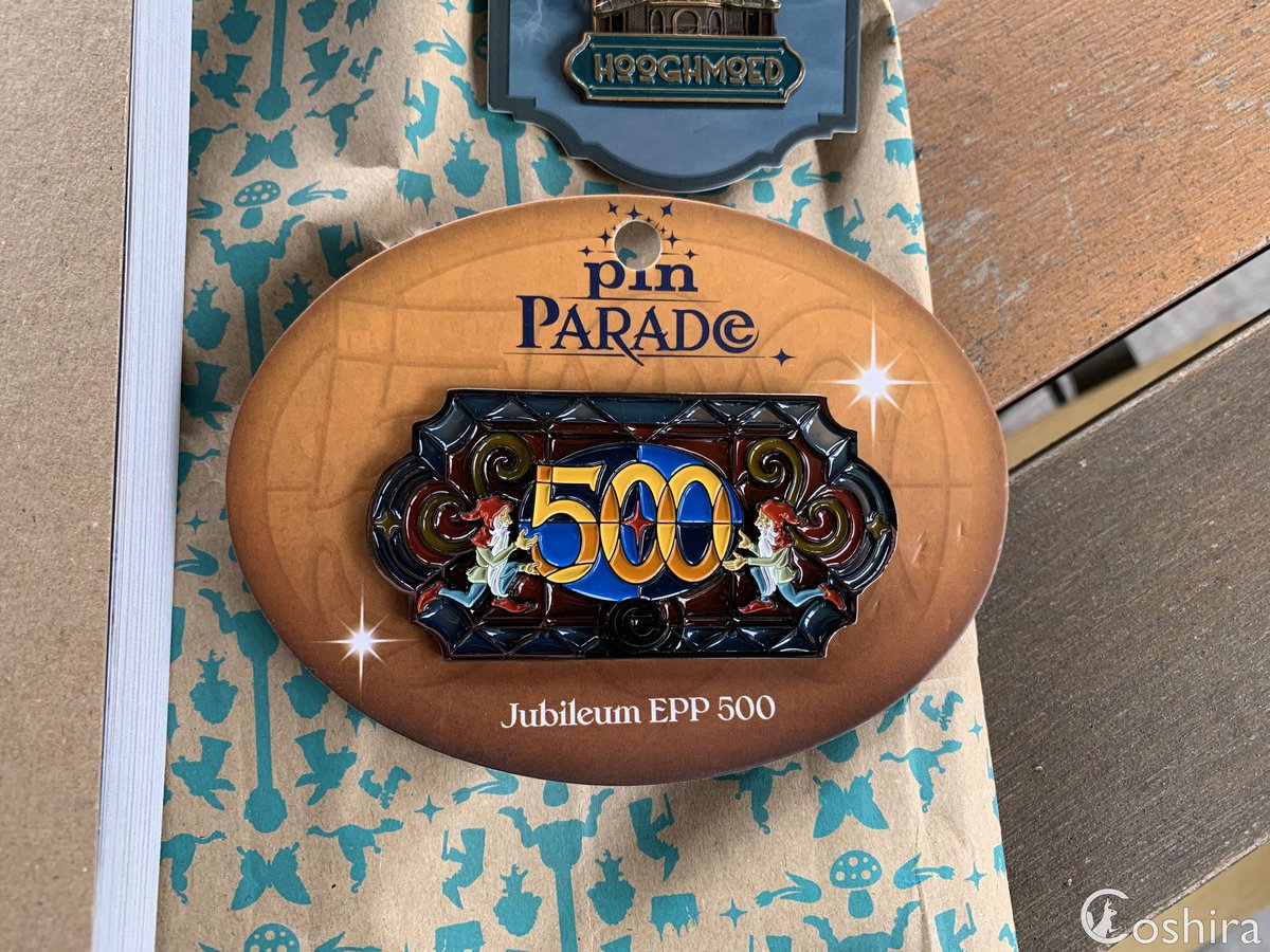 Coshira_'s tweet image. Ik vind helemaal leuk! 🤩 
#Efteling #Pins #Boek #PinParade