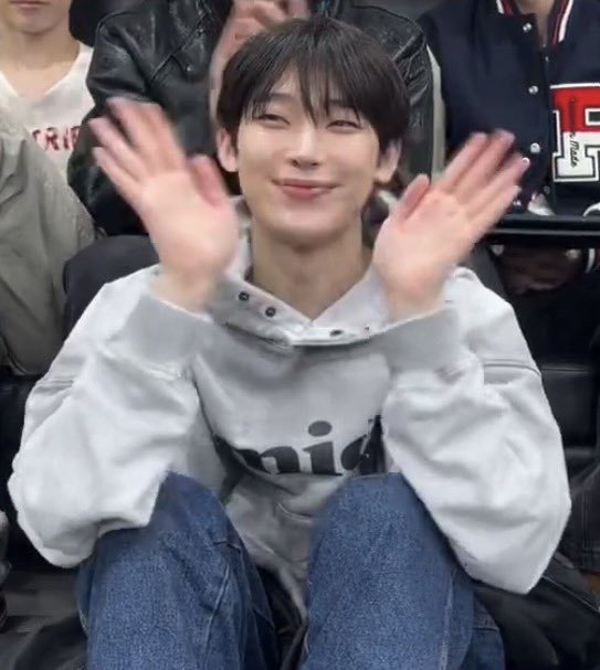 우앵 tweet media
