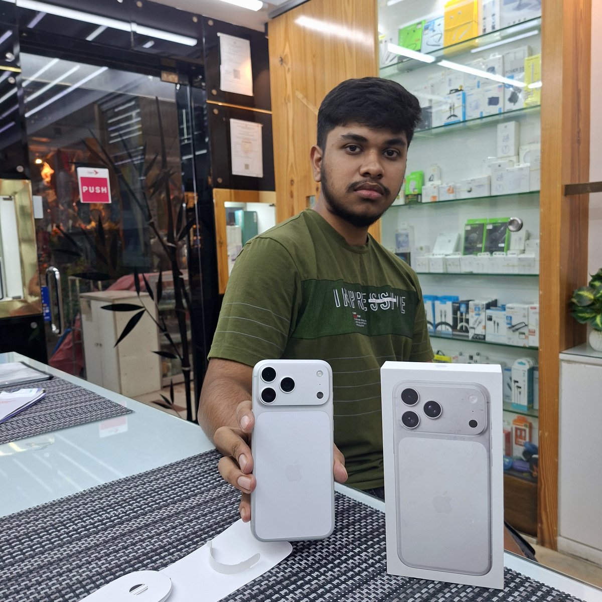 intimekhulna's tweet image. আপনাদের দোয়া ও সমর্থন আমাদের একান্ত কাম্য🤝

আপনার পছন্দের Smartphones, Gadgets এবং Accessories এর কেনাকাটা হবে নিশ্চিন্তে!

যে কোন প্রয়োজনে যোগাযোগ করুনঃ 01791696262

#happyclients #happyfaces #intimekhulna #intimeshop #intimemobileshop #mobileaccessories #onlineshopping