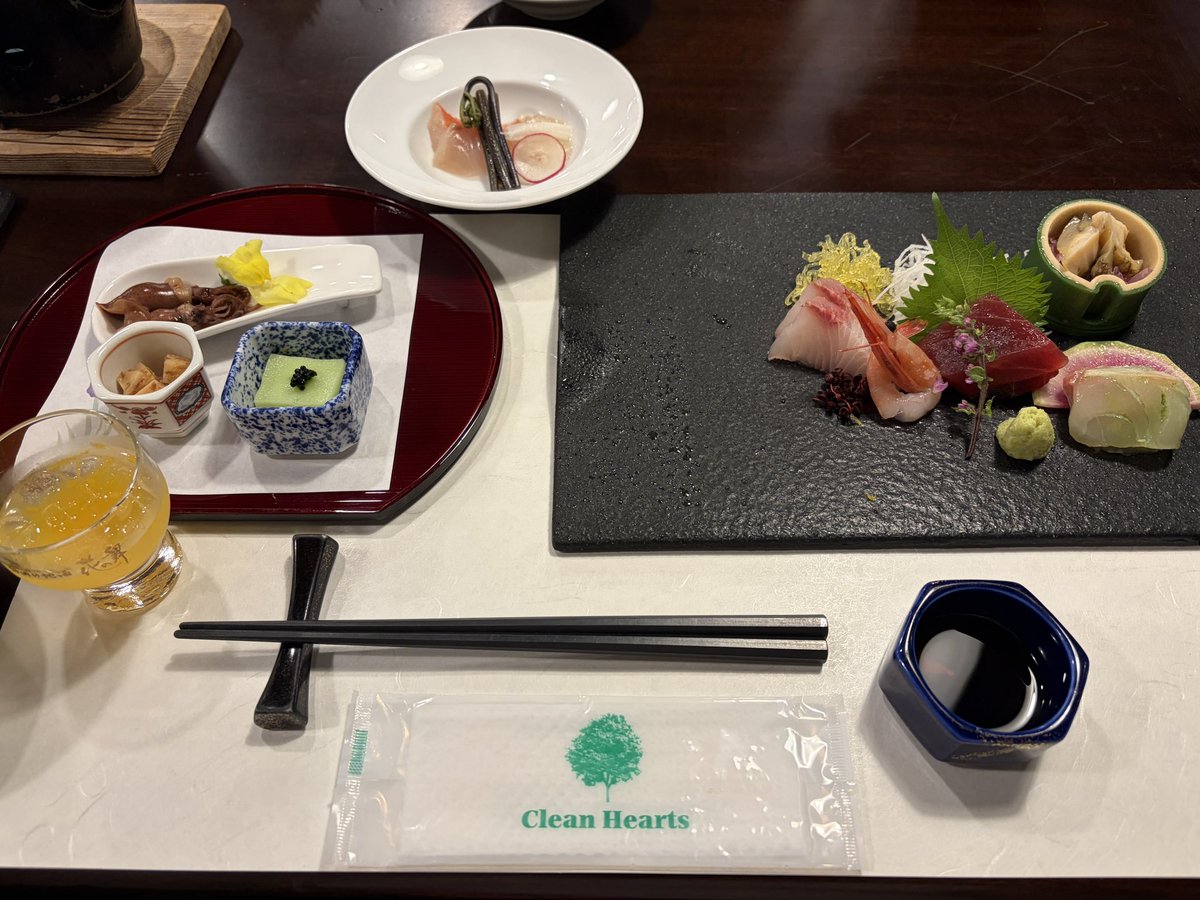 しん tweet media