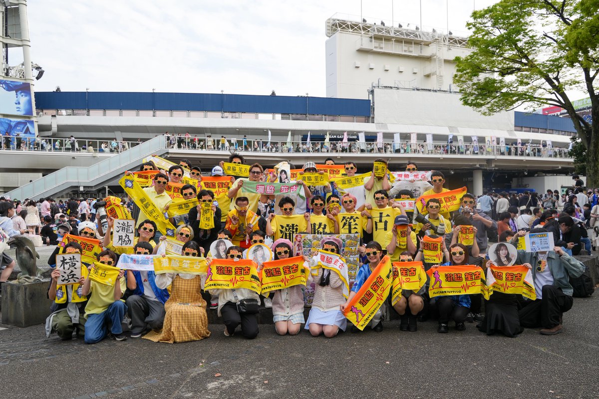 せんごく tweet media