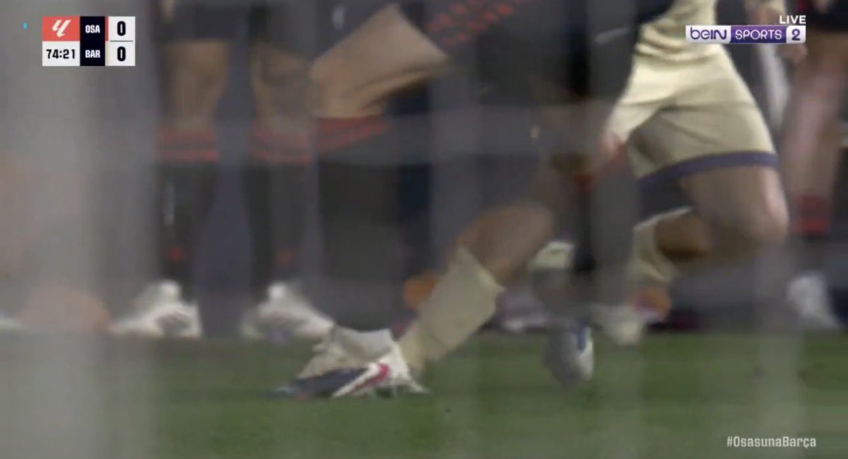 MundoDespectivo's tweet photo. @diarioas Ejemplo de Madridismo sociológico.

Habláis mierda de Gavi para exponerlo porque os tiene rabiando, pero de este patadón a la rodilla de Pedri ni la mencionáis. https://t.co/BBiTjuAH25