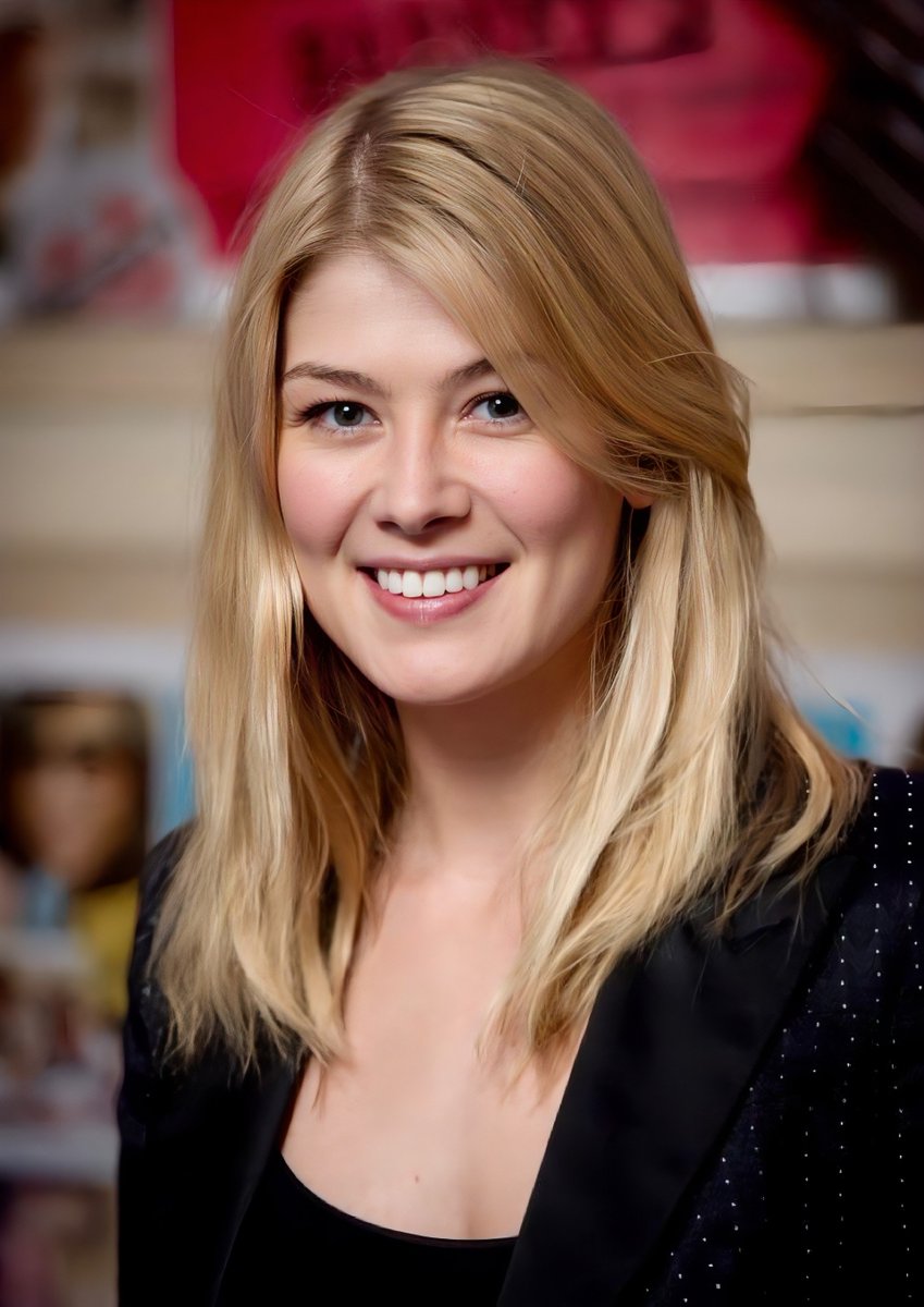 celebcrush4922's tweet photo. Rosamund Pike 😘😍
#Rosamund #Pike #RosamundPike https://t.co/4oRcO7bCoZ