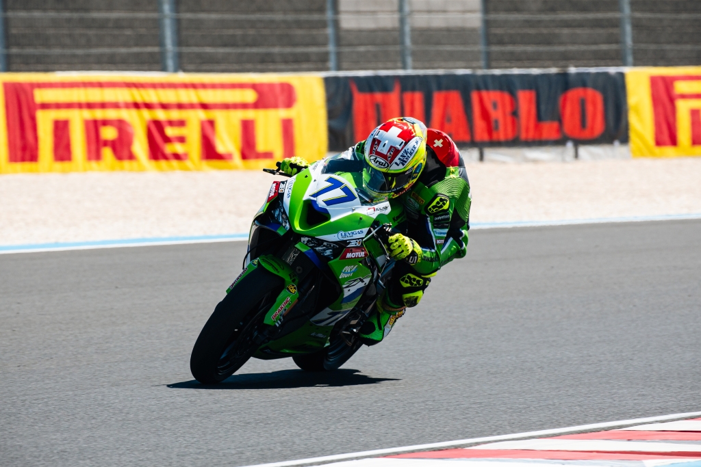 DomiAegerter77's tweet photo. #HungarianWorldSBK #WorldSSP Race2️⃣ 🏁
🅿️1️⃣5️⃣ +22.741
#DA77 with @PuccettiRacing leaving #BalatonParkCircuit 🇭🇺
@WorldSBK continues in two weeks' time #AutodromMost
#ARAI
#IXS
#FiveGloves
#DaytonaBoots https://t.co/kF4csVSIrk