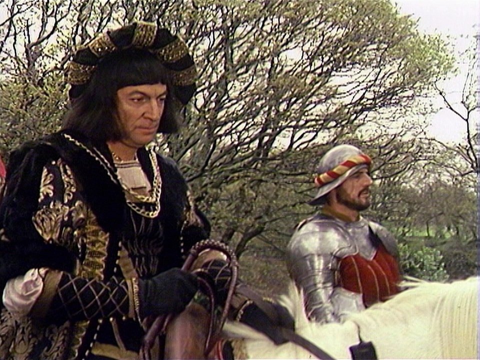 JohnBensalhia's tweet image. Filming begins on the classic Season 14 of #DoctorWho 50 years ago!
Cast &amp;amp; crew begin filming in and around Portmeirion for The Masque Of Mandragora.
1st scenes in the can include Federico's peasant lessons, Sarah's eccentric orange eating &amp;amp; Stuart Fell's hay baler feeling blue.