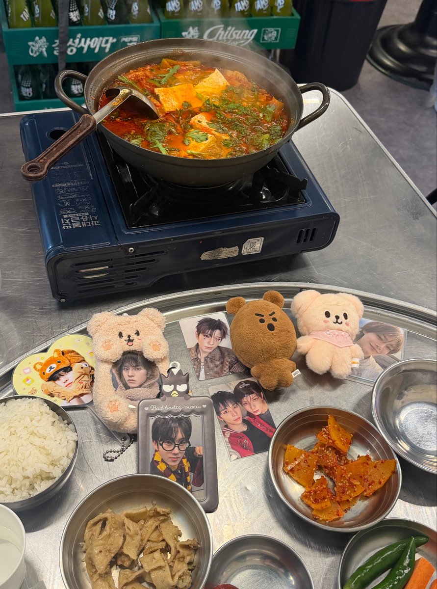 dduubi1's tweet photo. 여자들과의 만남은 언제나 행복하다 https://t.co/5sgnLZajQe