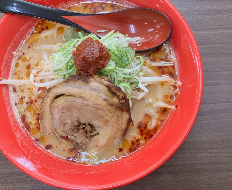 lanah2897's tweet photo. 先日初めて「味噌之達人 箕面本店」へ行って来た。
無性に味噌ラーメンが食べたくなる時があって。
麺が太いのと細いのと選べるのもよく、美味しくて満足。辛いのが好きなので、ここと、他では「黒兵衛 箕面総本店」が好きかな😊 https://t.co/UkZwkYmaRV