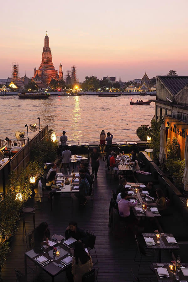 Bangkok city วิววัด อรุณยามเย็น ช่างสวยงามเหลือเกิน จากร้านอาหาร ของโรงแรม โอเรียลเต็ล