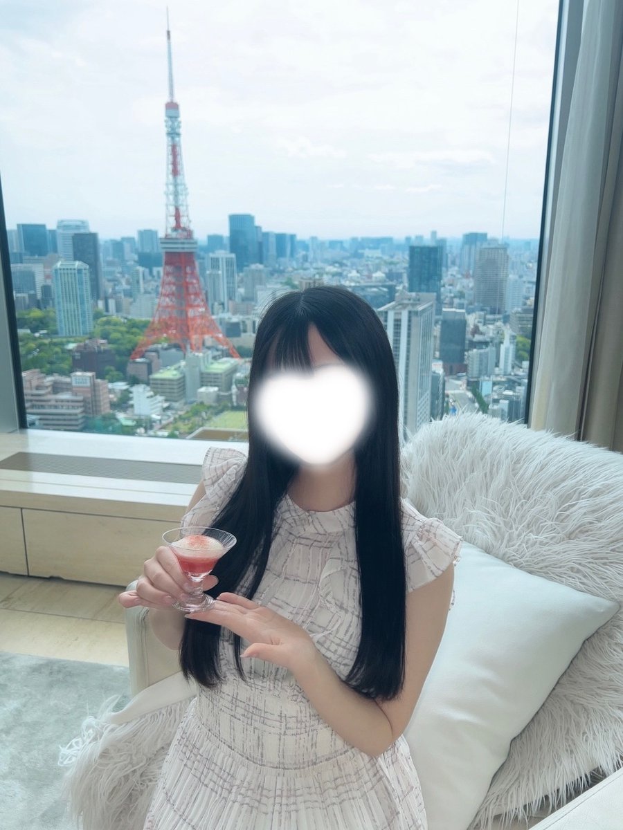 min_coco2's tweet photo. 楽しい時間にしようね🗼💭 https://t.co/nJozqXWkim