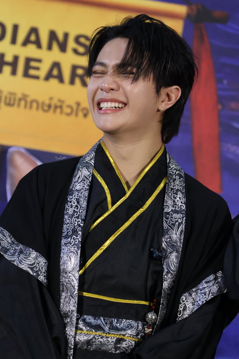 Smileくん The way he scrunches his nose when he smiles. Please be happy