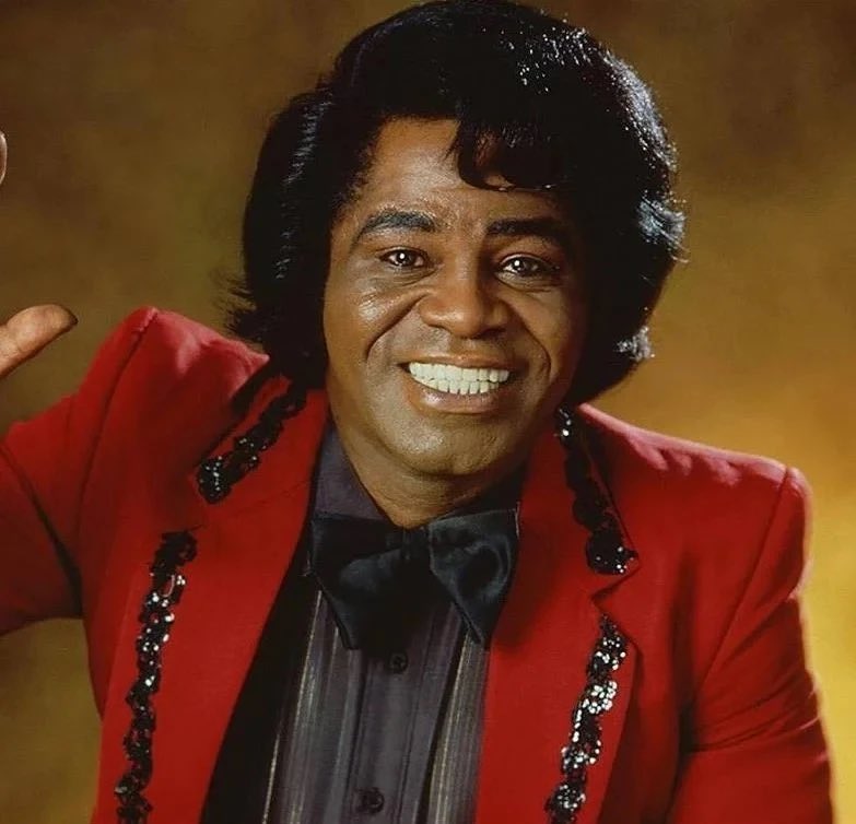 POSITIVAFMRADIO's tweet image. 🎤 Un día como hoy, 3 de mayo de 1933, nació James Brown, el “Padrino del Soul”.

Su legado revolucionó la música y dio origen al funk. Falleció el 25 de diciembre de 2006, pero su energía sigue viva en cada ritmo.

#Efemérides #JamesBrown #Soul #Funk