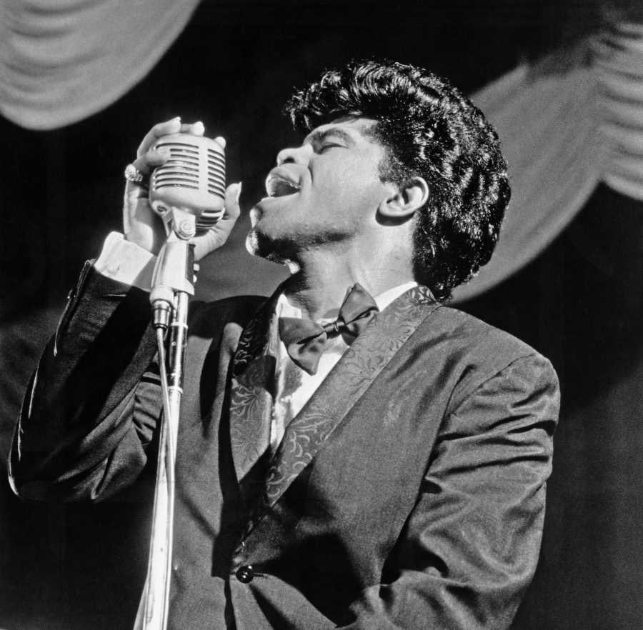 POSITIVAFMRADIO's tweet image. 🎤 Un día como hoy, 3 de mayo de 1933, nació James Brown, el “Padrino del Soul”.

Su legado revolucionó la música y dio origen al funk. Falleció el 25 de diciembre de 2006, pero su energía sigue viva en cada ritmo.

#Efemérides #JamesBrown #Soul #Funk