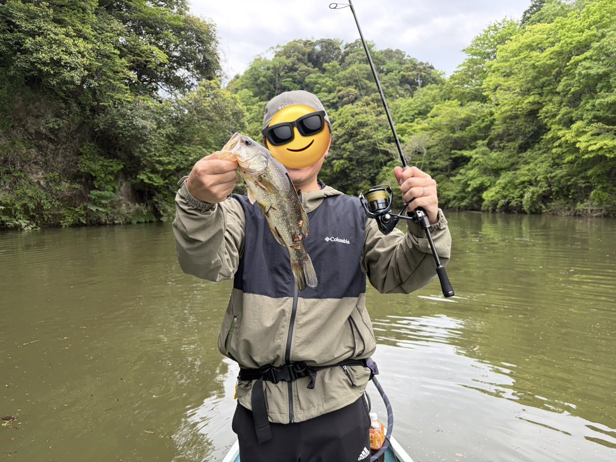 yybb226's tweet photo. 5/3
片倉ダム
水温13〜17℃
今年の初釣り&amp;久しぶりに友人と同船での釣り。
もとよしさんから出船。上流に釣り進み、シャローをシンカー付きリグで誘うもノーバイト。ノーシンカーに変更し、アプローチするとバイト&amp;数本キャッチするもハマらず。めっちゃムズだったけど、友人との釣りは最高に楽しい https://t.co/bQWdNbgG7F