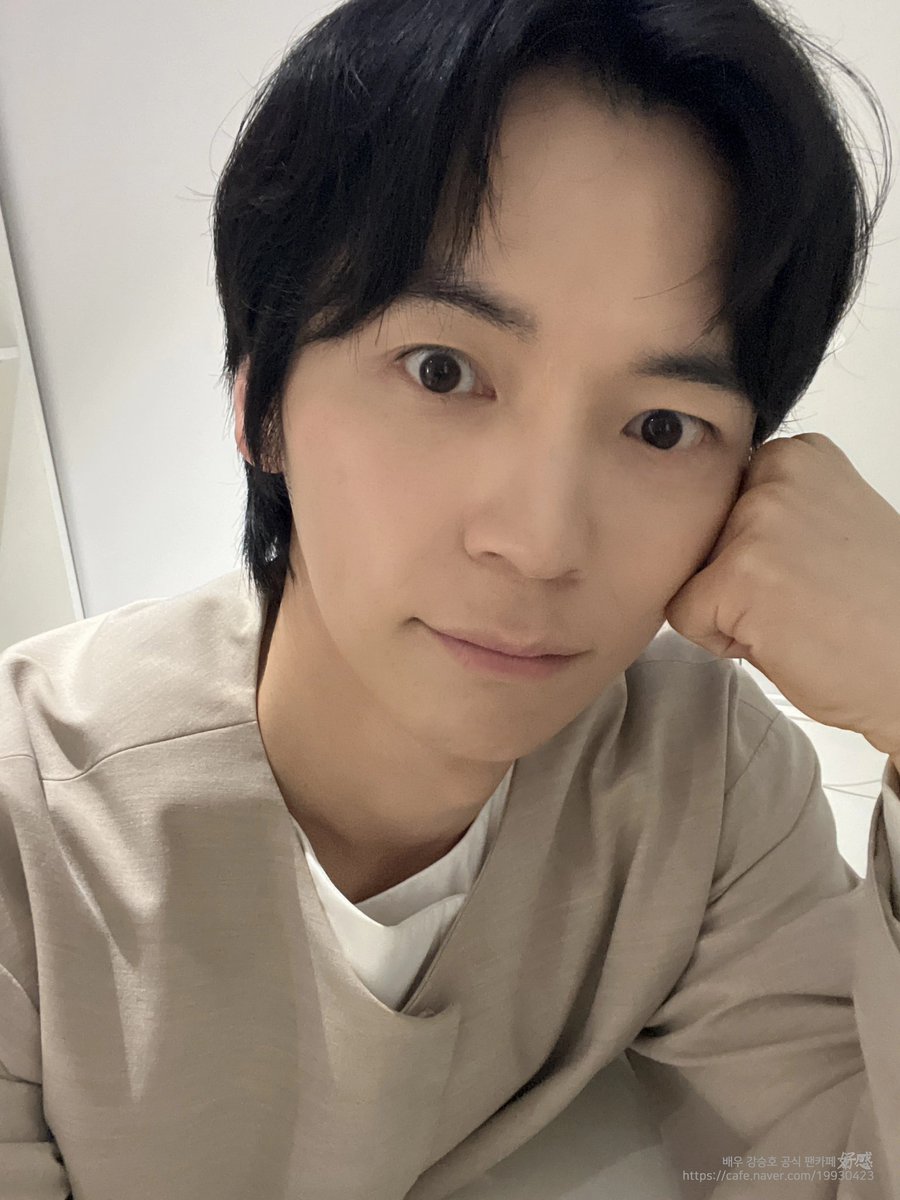 📖승호서진의 <비밀통로> 막공이 무사히 끝났습니다! 

승호서진의 막공을 함께 해주신 분들께 감사하는 마음을 담은 사진이 도착했습니다! 

다음 생에서는 어떤 인연으로 만나게 될까요?

#강승호 #비밀통로
