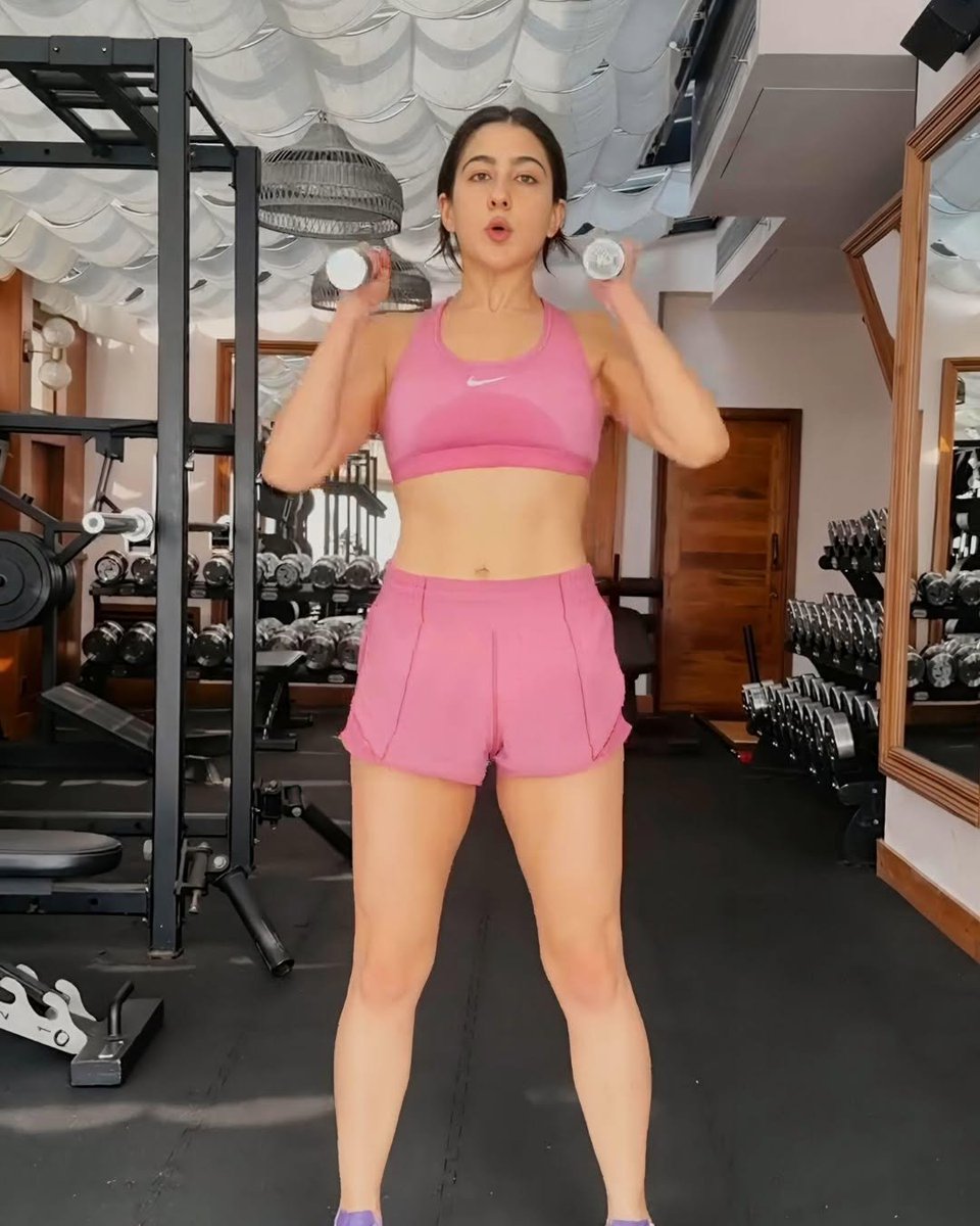 infinitypics34's tweet image. Sara Ali Khan #fit #fitness 🩷