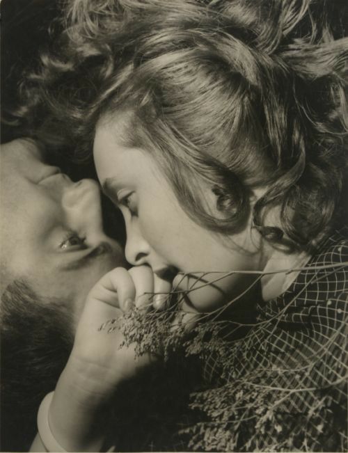 "Amamos a nuestra madre sin saberlo, solo tras el último adiós somos conscientes de la profundidad de ese amor”.
Guy de Maupassant