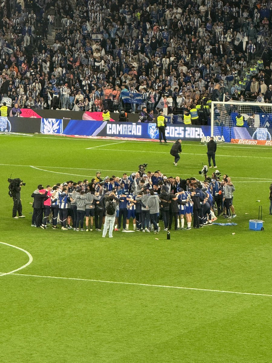 Uma família. Uma família azul e branca. 💙