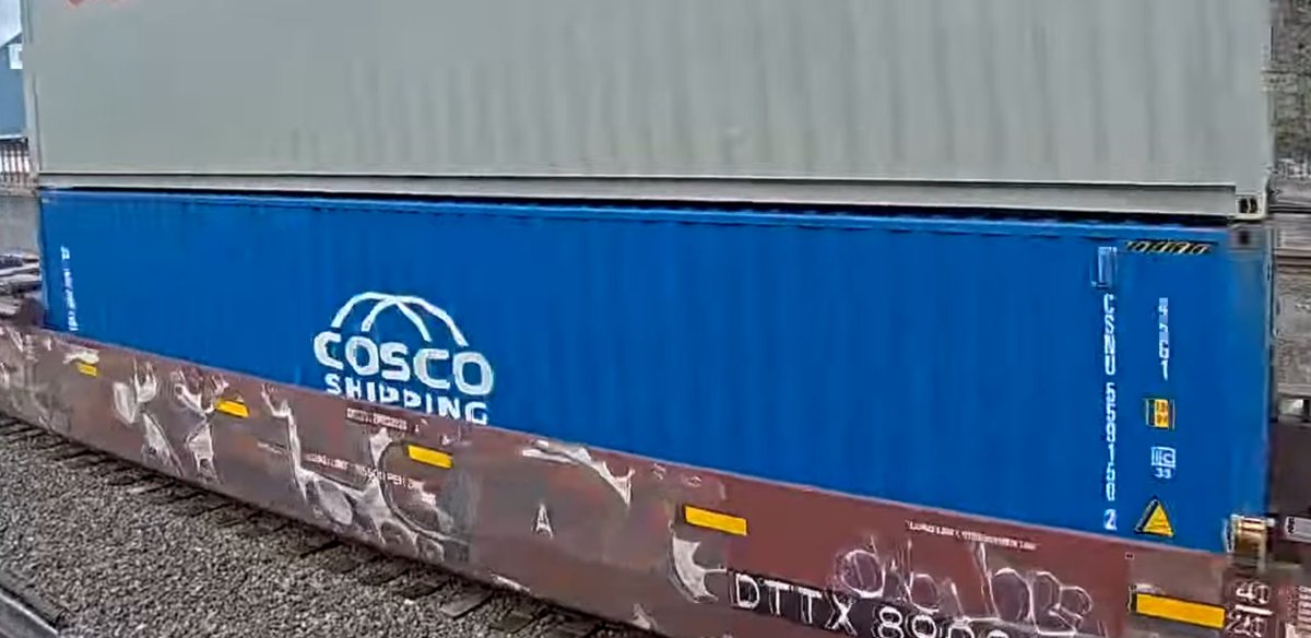 OOLU 595951 [3] 45G1 OOCL 海上コンテナ)(CSNU 559150 [2] 45G1 COSCO