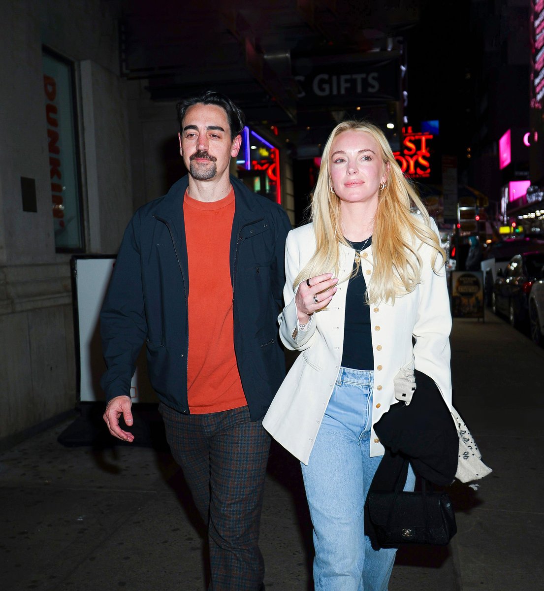 Lindsay Lohan Updates tweet media