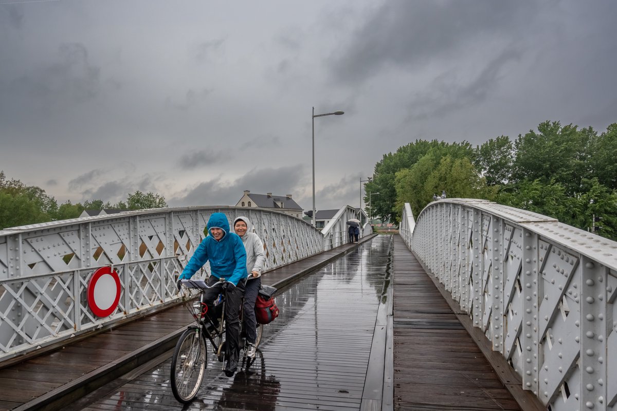 MarcWezema75157's tweet image. #vrtweer #weerfoto #regen #wolken toch met de tandem op pad #nikonphotography #weatherphotography #Waasmunster 12u00