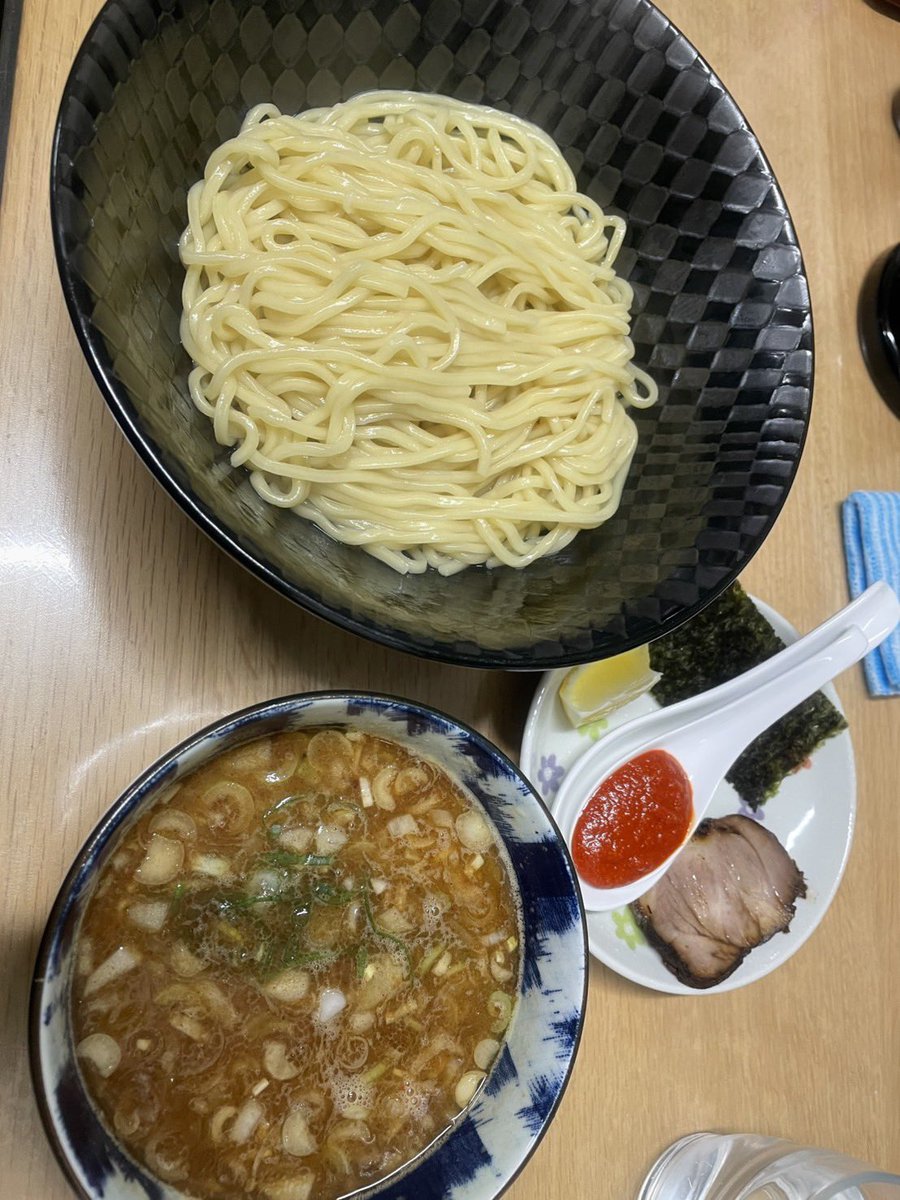 ヤートン tweet media