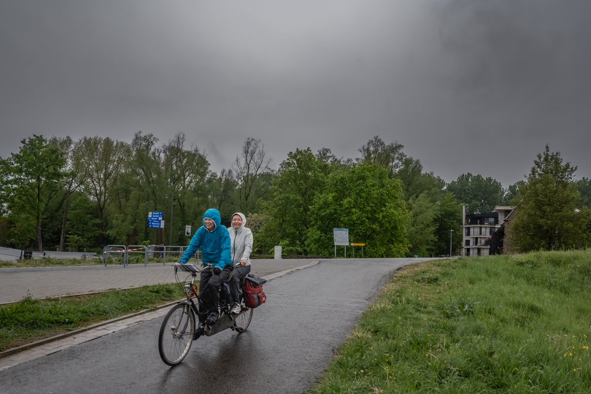 MarcWezema75157's tweet image. #vrtweer #weerfoto #regen #wolken toch met de tandem op pad #nikonphotography #weatherphotography #Hamme 12u05