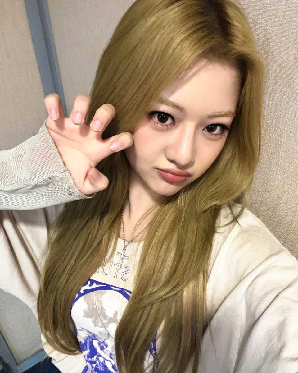 슈 tweet media