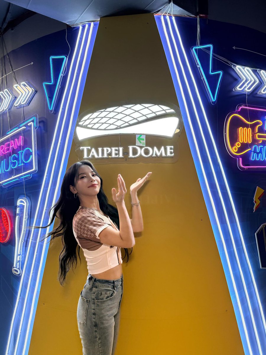DragonKazoo77's tweet image. 260503 solarkeem IG

👍🏽👍🏽👍🏽

🔗 instagram.com/p/DX4E6oLj_SG/

++
#SOLAR #솔라 #頌樂 #金容仙
#MAMAMOO #마마무