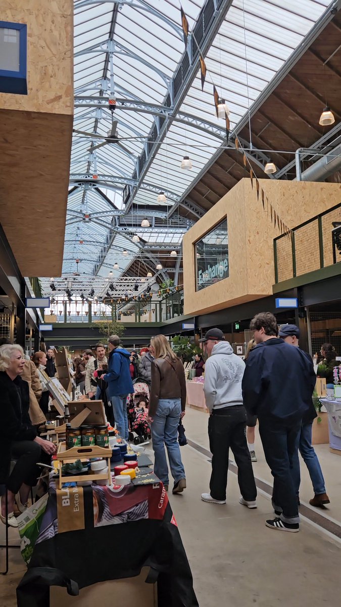 Northern_Soul_'s tweet image. #Manchester's Campfield has become home to the UK's largest weekly artisan market with more than 100 stalls popping up between #Campfield and St John's. You can now find all kinds of delicious and delightful things in this beautiful space every Saturday.
(photos by Rowan Twine)