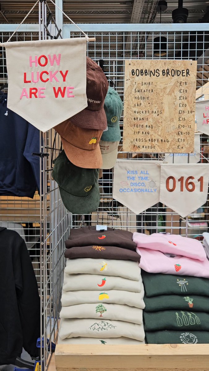 Northern_Soul_'s tweet image. #Manchester's Campfield has become home to the UK's largest weekly artisan market with more than 100 stalls popping up between #Campfield and St John's. You can now find all kinds of delicious and delightful things in this beautiful space every Saturday.
(photos by Rowan Twine)