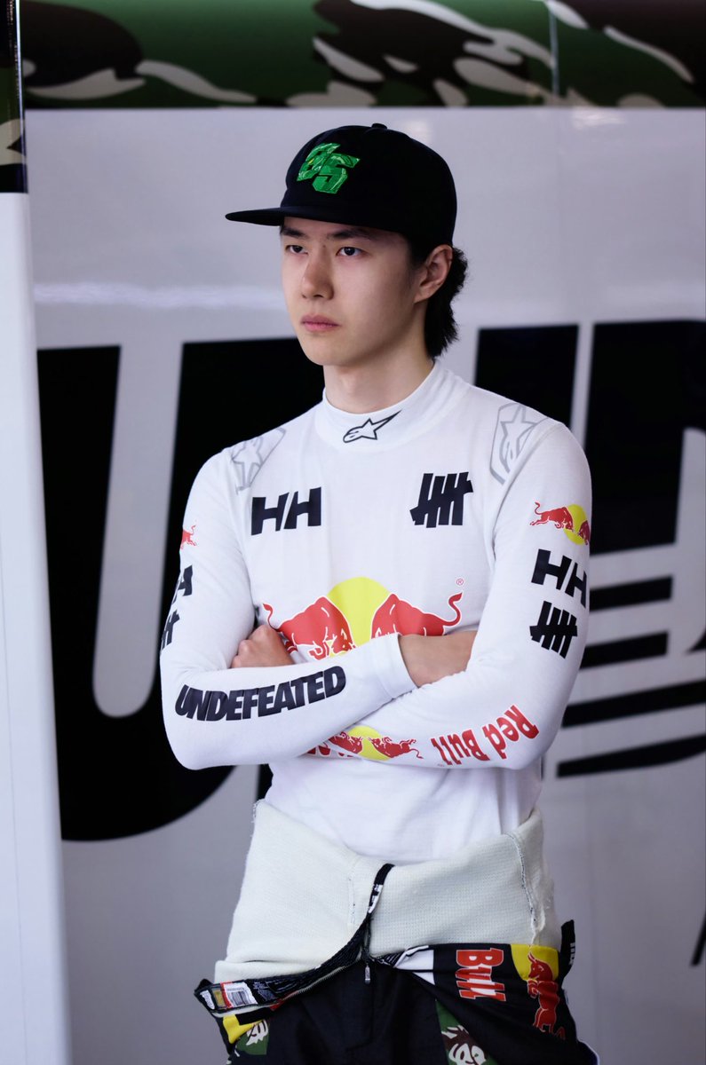นะนุนาว tweet media