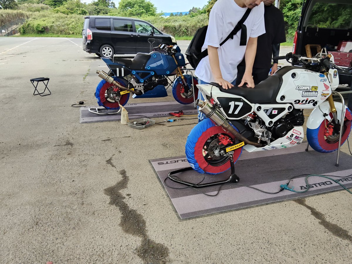 今日は朝からお師匠達のレースのお手伝い🛵³₃³₃
自分はエンジンOH中なのでエントリーせずw
楽しくてあっという間の1日でした🎶