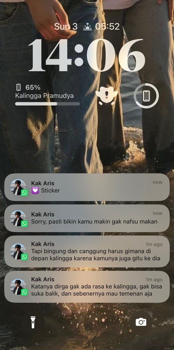 mil11meter's tweet photo. sangmil few tweets au
~ from ‘6 degrees of separation’

a little less “friend,” a little more “mine” (what if aris-kalingga) https://t.co/HmzSehOfHE