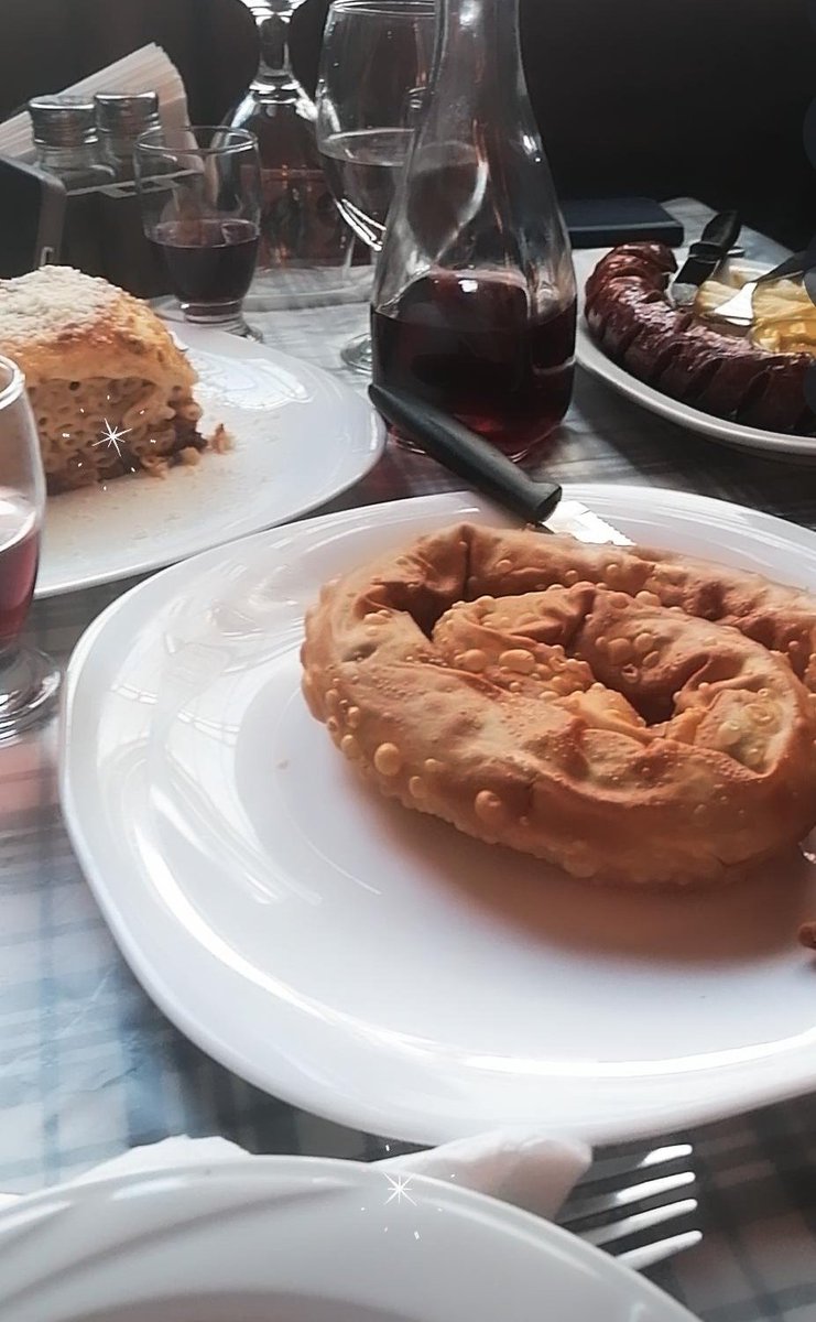 LMarialond's tweet image. Όταν δεν έχουμε αυτό που αγαπάμε, πρέπει να αγαπαμε αυτό που έχουμε 💗 #sundayvibes #Cheers
