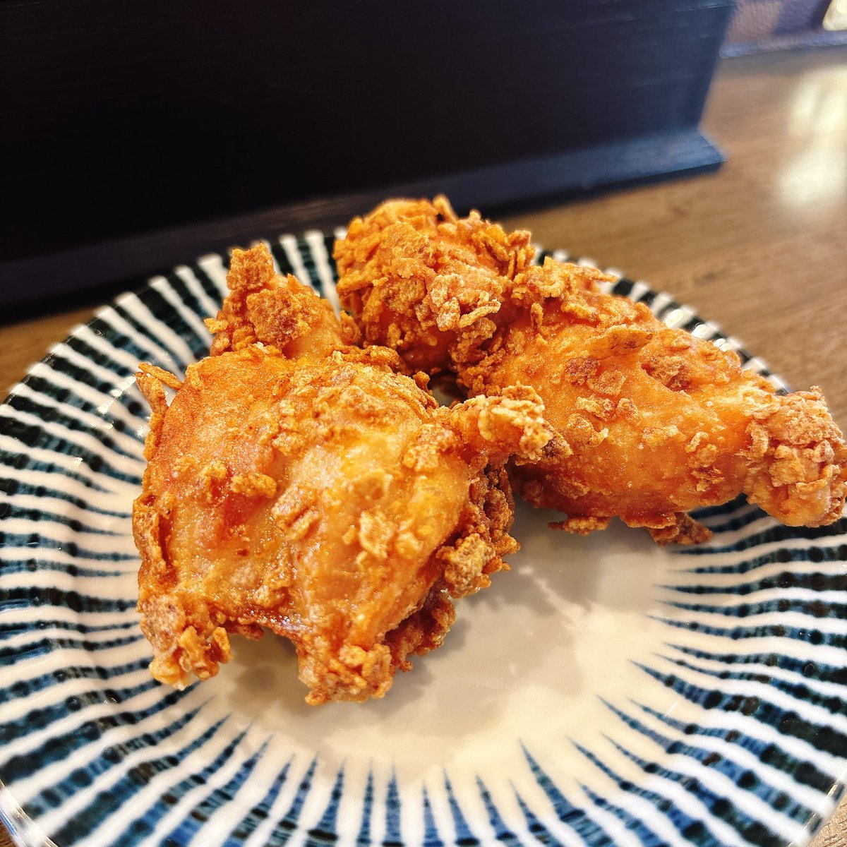 らーめん楓
限定 南高梅の昆布水ライ麦つけめん 
中盛300g(塩)
からあげ2個

比較的さらっとした昆布水に浸る香ばしく弾力のある細麺が塩でも梅でもつけ汁でも美味すぎた🥹つけ汁は炙られたチャーシューの旨みが溶け込んでたまらん旨味。麺とおさらばした後の昆布水スープ割は必須、これが美味すぎた！