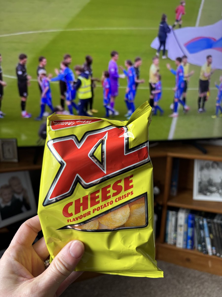 MikeReid13's tweet photo. @joncolman Still nervous but enjoyed my crisps https://t.co/TaAz0yDf98