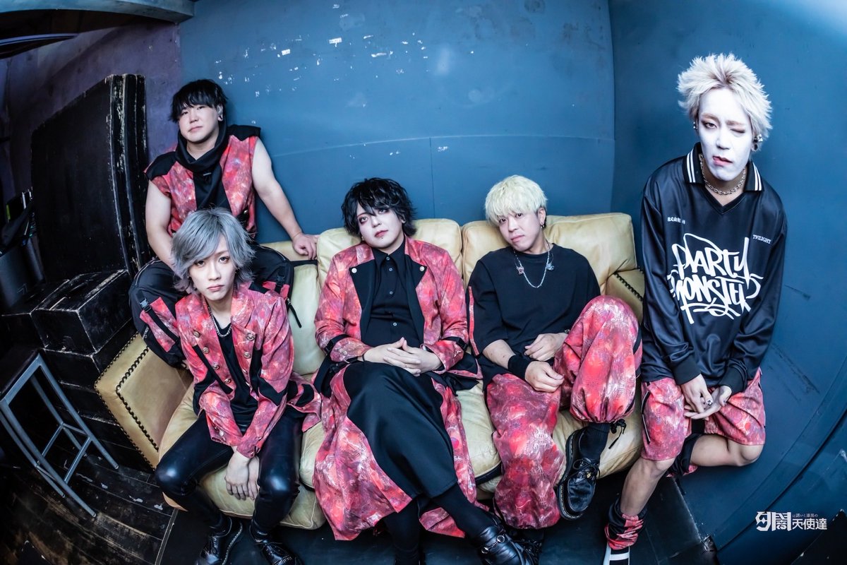 夕闇に誘いし漆黒の天使達 tweet media