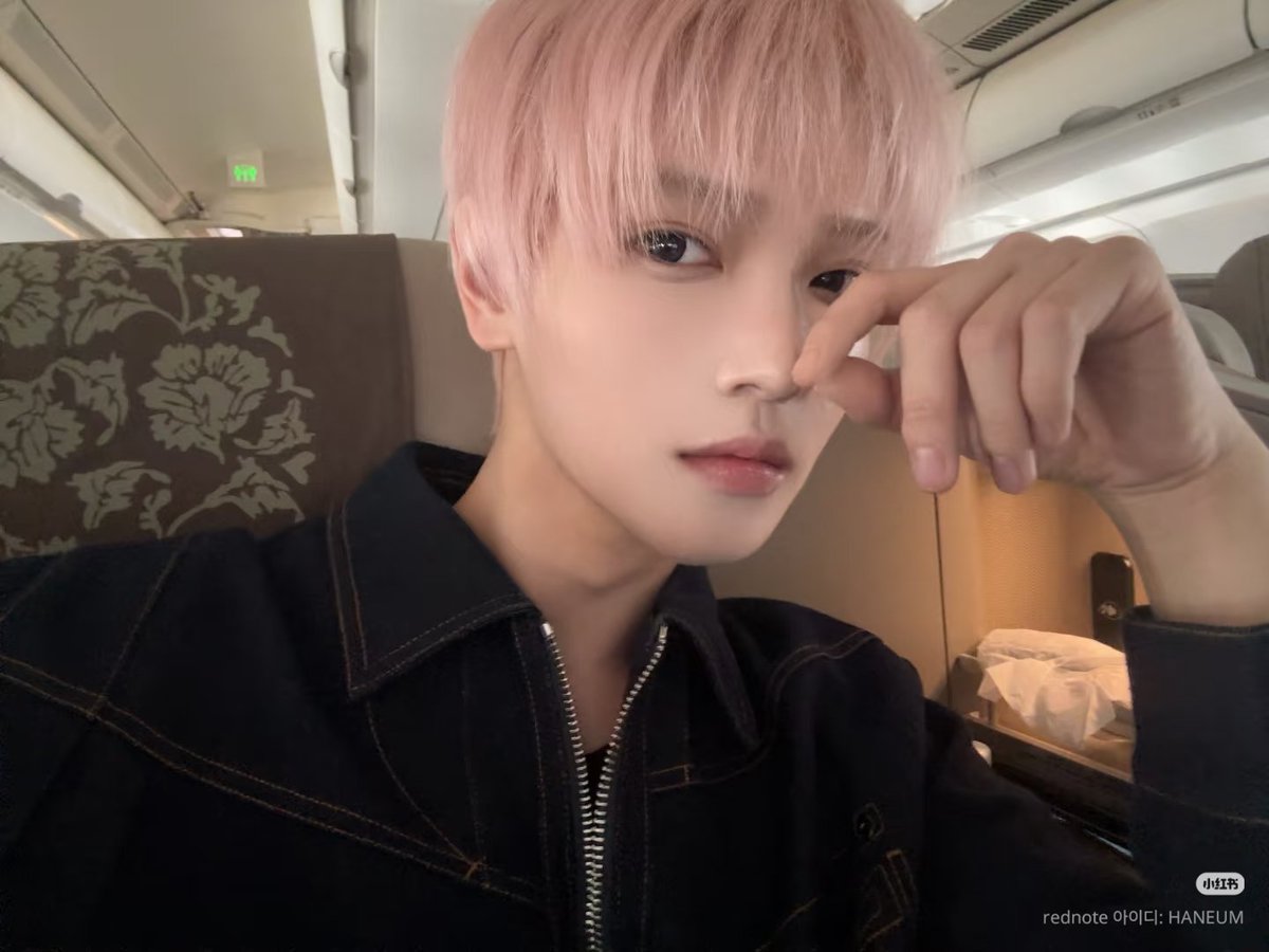 리본이 . . tweet media