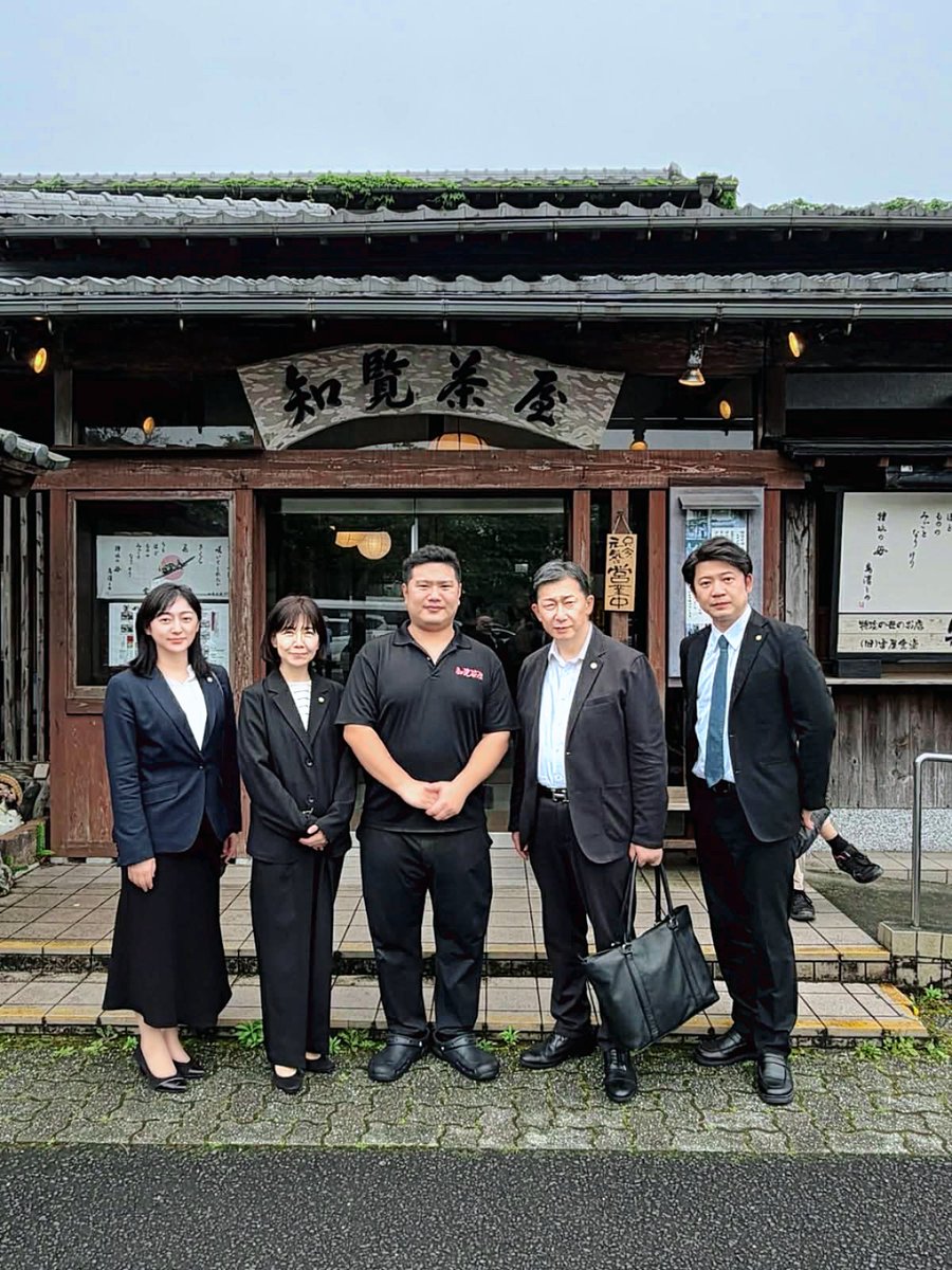 tiran_tokkotai's tweet photo. 第72回 知覧特攻基地戦没者慰霊祭

今年の慰霊祭には、私は入院中の為、参列はできませんでしたが我が同志、知覧特攻の母鳥濱トメ顕彰会の柿崎理事長をはじめ鳥濱拳大顧問・伊藤つかささん・竹島由夏さん・榎木薗郁也さん・甲斐事務局長他同志の方々が参列し務めをはたして下さいました。私も東京→ https://t.co/cg2fsTBM2A