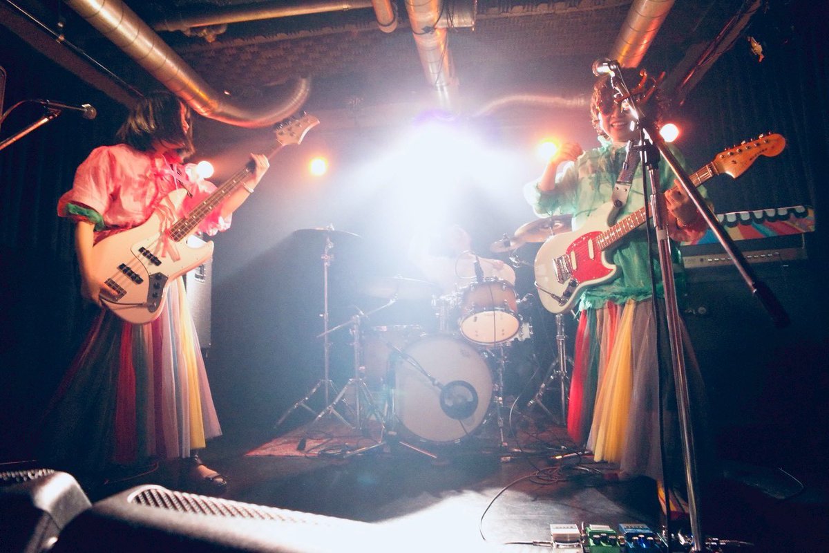 quechwa_band's tweet photo. ๐
4/30 ๆธ่ฐทHOME
5/2 ไธๅๆฒขDaisyBar
ใใใใจใใใใใพใใ๐
next liveโจ6/21(ๅ)ไธๅๆฒขใใฌใน๐
https://t.co/1T7TQcYY6B
#livephoto #quechwa #babypunk #oddrock https://t.co/eAbIPU0lXy