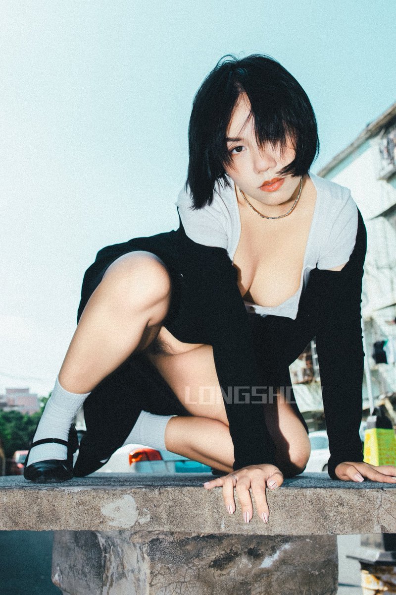 32utnuynuy's tweet photo. 说好拍点正常的写真
拍着拍着，不小心就露了

📷@Longshow520 

@luchu888 @luchu777 

#街拍 #反差 #露出 https://t.co/5P5juZpoF9