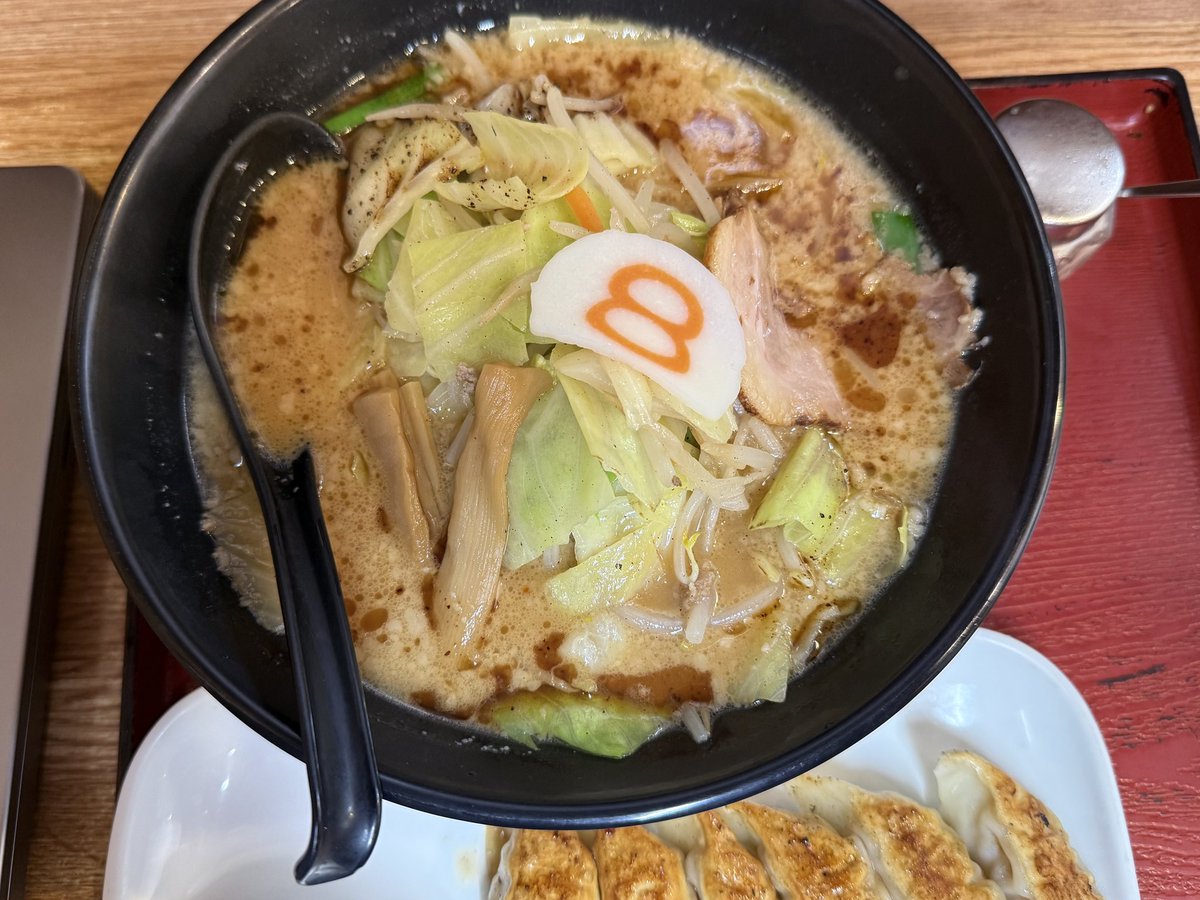 ichoka's tweet photo. 深夜の八番ラーメン♪ https://t.co/NFLZorkbPV