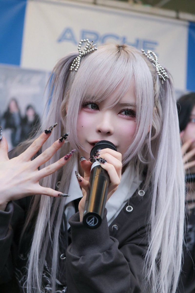 虜 tweet media