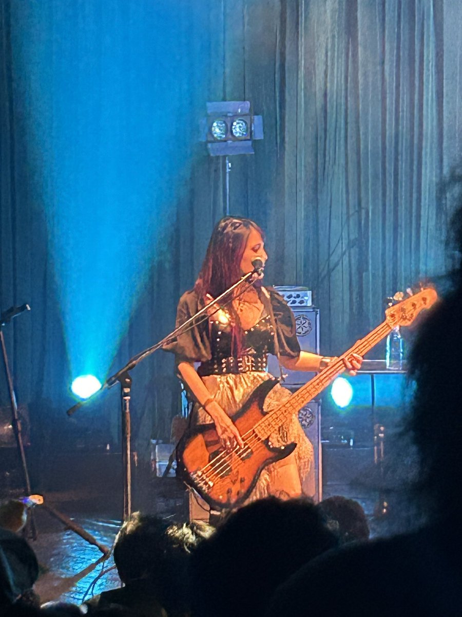 本日Zilqy@www
デビューライブ以来の参戦、新たなスタイルが垣間見える新曲も良く楽しかったな🎵

mihoさん、トッキー、Annaさんめっちゃカッコよかったけど、今日は特に前回見れなかったKanoさんのドラミングを視覚におさめ、心拍数上がってしまいましたー😅
今後のアルバムやライブも期待🤗
#zilqy