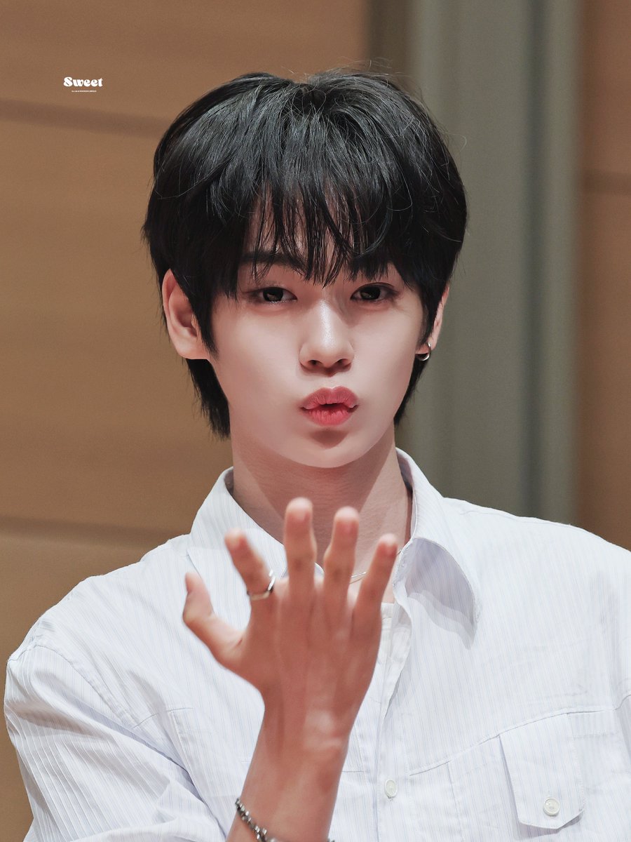 스윗 tweet media