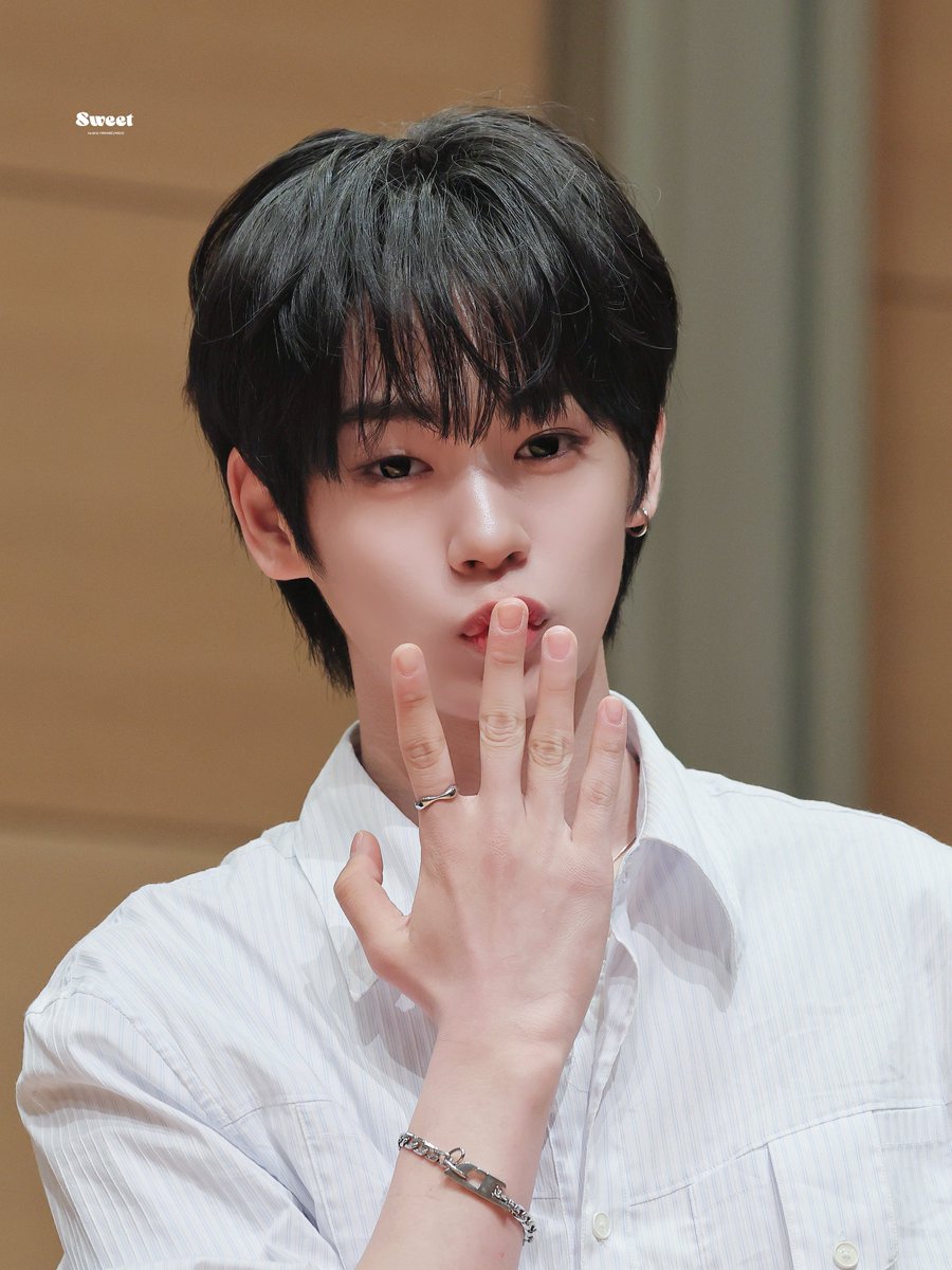 스윗 tweet media
