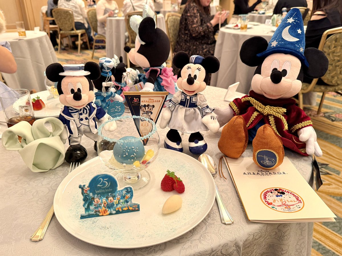 samuinoyadaaa's tweet photo. あゆちゃんにお誘いしてもらってJCBのランチ行ってきた🍽️本当にありがとう🙇🏻‍♀️💓
2人の糖度高すぎて胸の高鳴りが止まらなかった😭💗ぬいばたちがお外に出れて嬉しそうな我が子達🐭🎀🐭 https://t.co/oFU29iVBPM